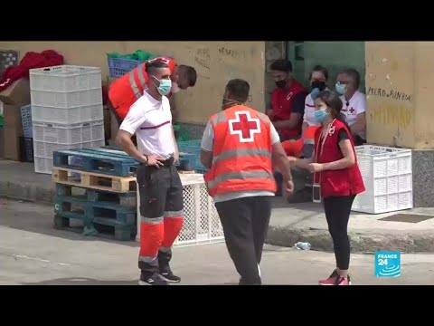 À Ceuta, les équipes de secours viennent en aide aux migrants mineurs