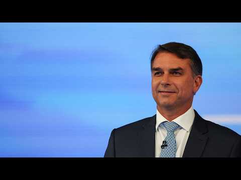 Cobertura electoral: Bolsonaro acude a emitir su <strong>voto</strong>.