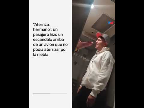PÁNICO EN EL AIRE: Un pasajero hizo un escándalo en un avión porque no podía aterrizar por la niebla