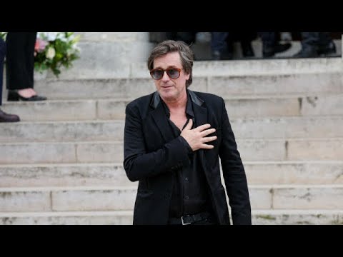 Obsèques de Françoise Hardy : Thomas Dutronc dédie une chanson à sa mère