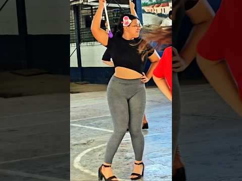 Lindas Cachiporristas de Injosica en ensayo 😁 🌹 #desfile #baile #bastoneras