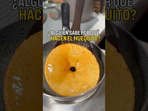 ¿Alguien sabe por qué el huequito en esta AREPA DULCE colombiana