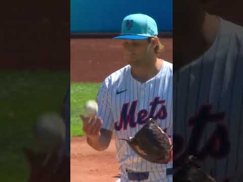 The Yankees are off and running in Queens! #SubwaySeries