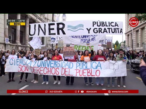 Multitudinaria marcha en Paraná en defensa de la educación pública