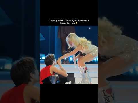 The way Sabrina’s face light up #sabrinacarpenter