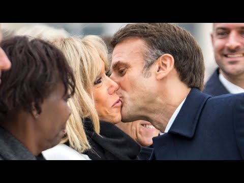 Emmanuel Macron et Brigitte Macron affichent leur soutien : ce baiser inattendu