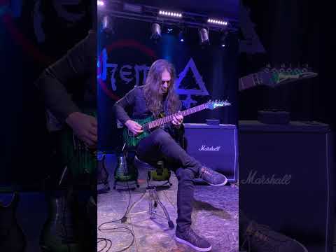 Kiko Loureiro enjoys his new signature guitar KIKOSP3!! (with Distortion Sound)