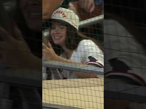 Byron Buxton gifts couple a signed bat with a message ❤️