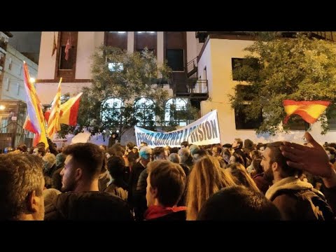 GRITOS DE VIVA FRANCO EN LA MANIFESTACIÓN CONTRA LA AMNISTÍA FRENTE A LA SEDE DEL PSOE EN FERRAZ