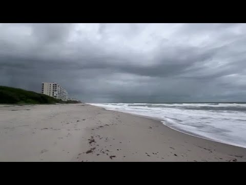 RUSH TO LEAVE FLORIDA 1ST DARK CLOUDS HURRICANE MILTON ARRIVE