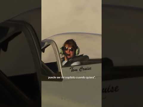 Tom Cruise felicita desde un avión a Carlos III: Puede ser mi copiloto cuando quiera