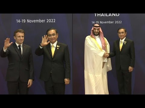 Macron et le prince saoudien Mohammed ben Salmane accueillis au sommet de l'Apec | AFP Images