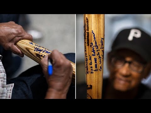 Tany Pérez cumple su promesa y entrega bate firmado al hermano de Roberto Clemente