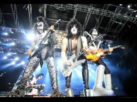 KISS - Heaven's On Fire  (Exclusive Video)
