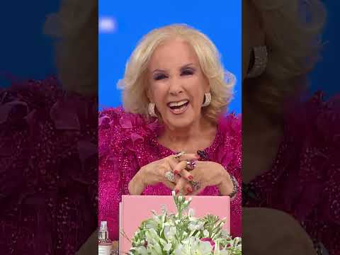 ¡LA UNO! La ovación de Moria Casán para Mirtha...