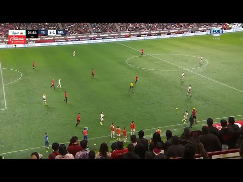 ¡Fernando González se va expulsado por meter dos balones a la cancha! | Xolos vs Chivas