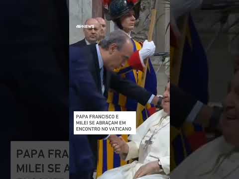 Papa Francisco e Javier Milei se abraçam em encontro no Vaticano #shorts