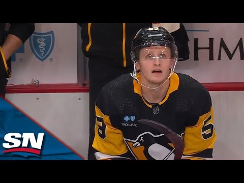 Penguins Sidney Crosby Sets Up Jake Guentzel With NO-LOOK Feed For Game-Tying Marker