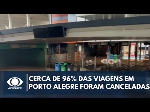 Rodoviária de Porto Alegre é inundada por fortes chuvas
