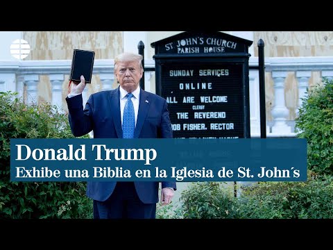 La toma de Washington por Donald Trump, Biblia en mano