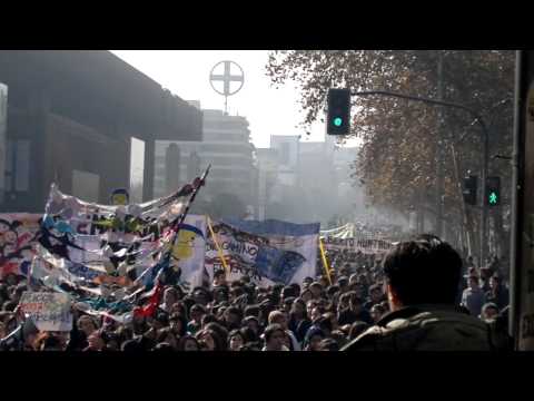 Masiva marcha de estudiantes se registra en Santiago