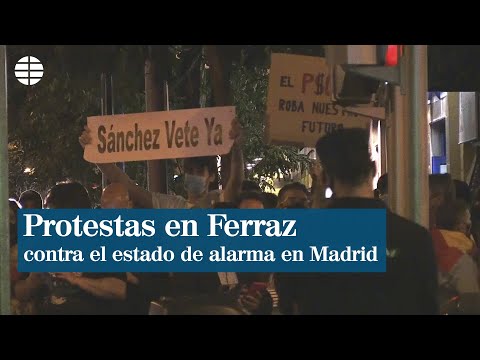Protestas en Ferraz por el estado de alarma en Madrid