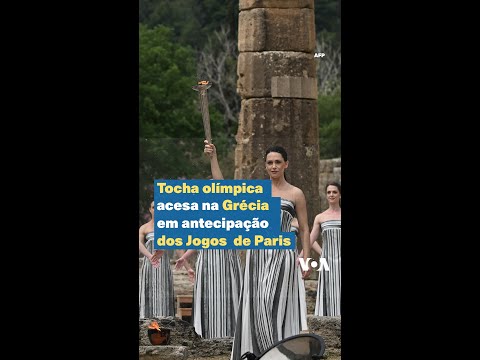 Tocha olímpica acesa na Grécia