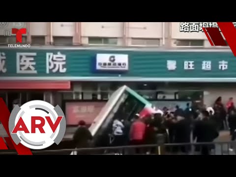 La tierra se tragó a un autobús de pasajeros en China | Al Rojo Vivo | Telemundo