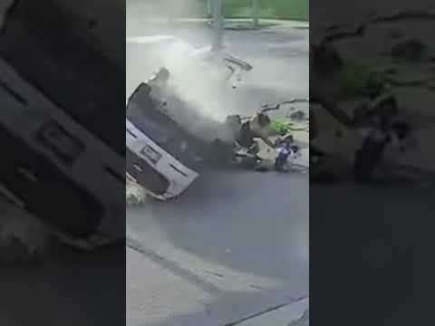 Pedestrians survive SHOCKING car crash