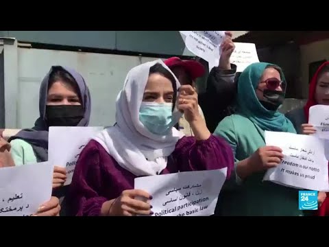 Mujeres afganas vuelven a protestar para que se les permita participar en política y educación