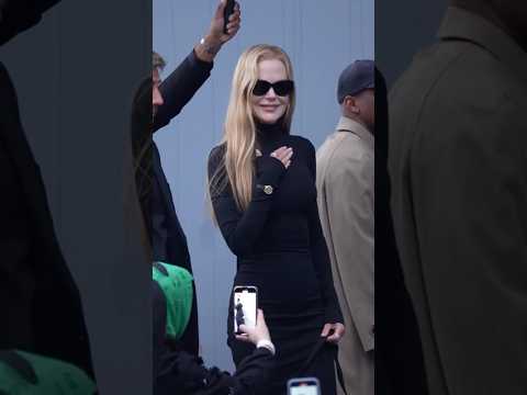 #NicoleKidman reaparece en París tras la muerte de su madre