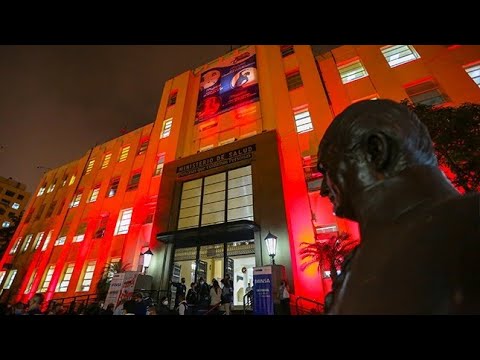 Minsa y diversas instituciones se iluminaron de rojo por el Día Mundial de Lucha contra el Sida