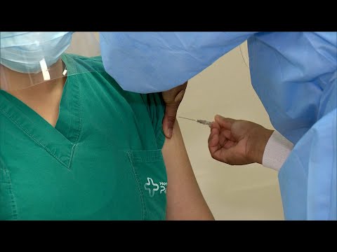 Inicia vacunación contra covid-19 en hospitales privados