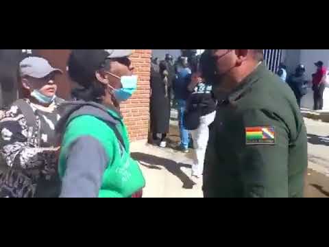 Enfrentamiento entre vecinos y policías en Santa Cruz (Video: Enrique Tejerina
