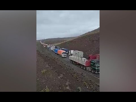 ¡Más de 1500 camiones varados en la carretera!