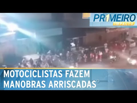 Motoqueiros fecham rua e fazem manobras arriscadas na zona leste de SP | Primeiro Impacto (01/10/14)