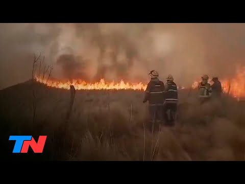 Fuerte operativo por incendios forestales en Córdoba: hay 60 bomberos trabajando en el lugar