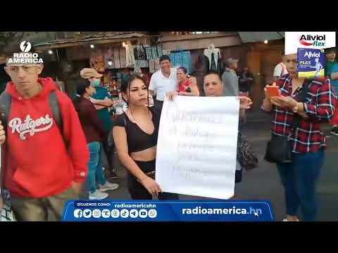 Protesta de locatarios del mercado San Isidro de Comayagüela en cercanías del Puente Mallol