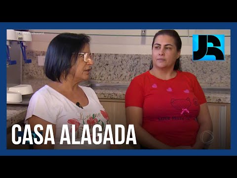 Mãe e filha perdem tudo após alagamento do bairro onde moram em Canoas (RS)