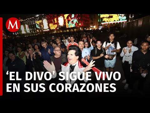 Concierto de Juan Gabriel ilumina el Zócalo de la Ciudad de México