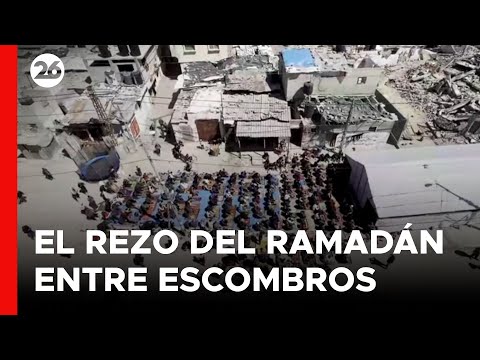 MEDIO ORIENTE | Palestinos rezan por el Ramadán en Rafah, entre escombros